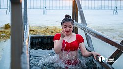 В Челябинске не оскудевает очередь к ледяным купелям