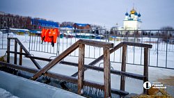 В Челябинске не оскудевает очередь к ледяным купелям