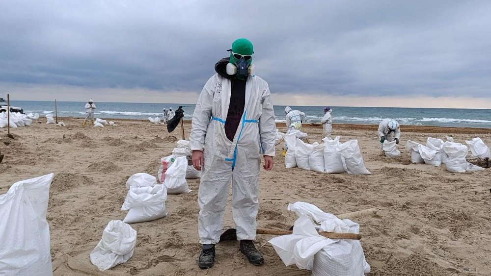 Челябинский Чистомэн чистит черноморское побережье возле Анапы