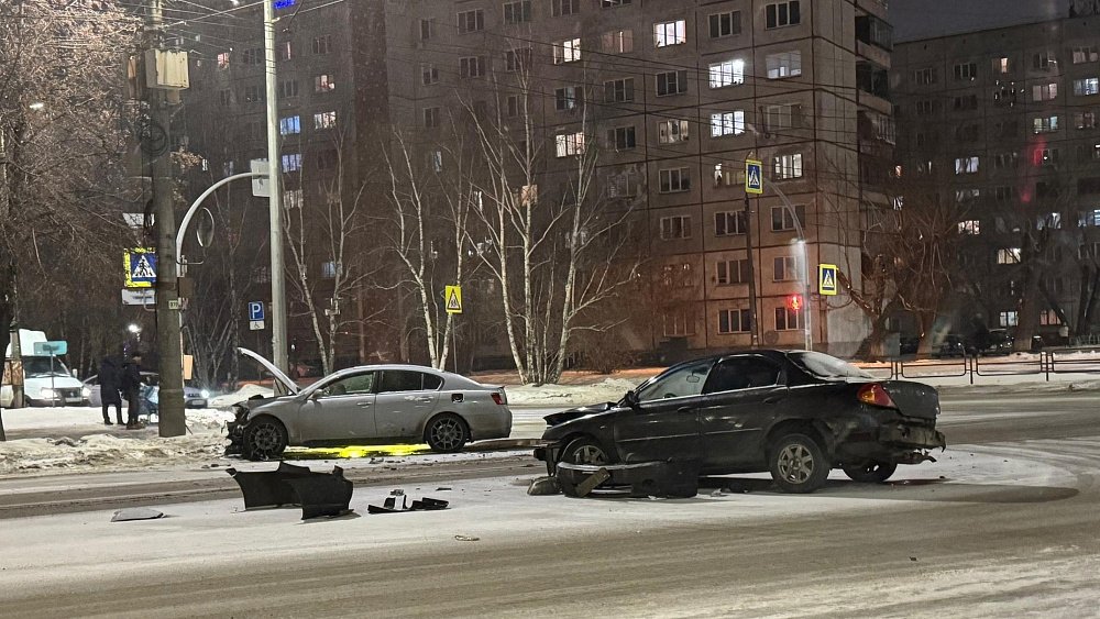 В Челябинске водитель Kia пострадал в ДТП с Lexus