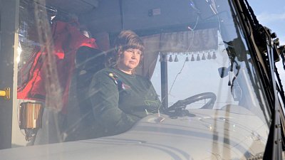 В Троицке пассажиры хвалят единственную женщину-водителя автобуса