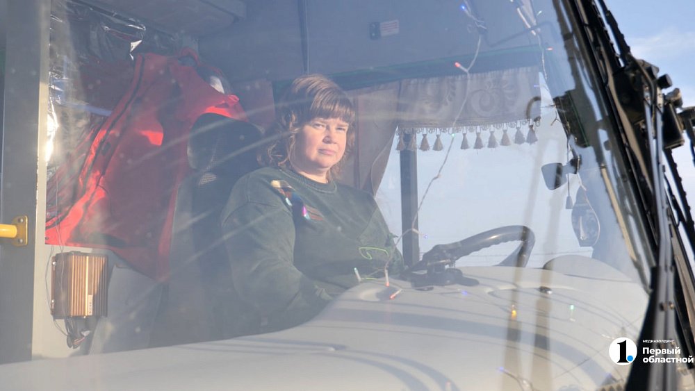 Кондуктор из Троицка стала единственной женщиной — водителем автобуса в городе