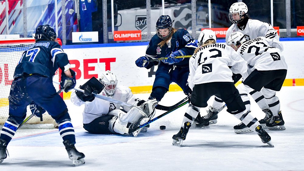 Хоккейная команда «Белые медведицы» дала бой лидеру чемпионата ЖХЛ