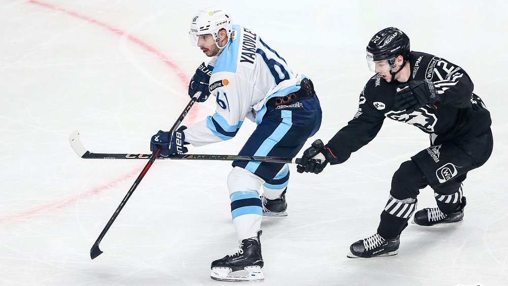 Хоккеист «Сибири» Энди Андреофф забил гол-фантом в ворота «Трактора» (ВИДЕО)