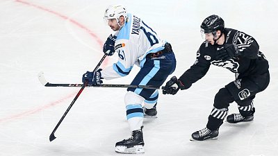 Хоккеист «Сибири» Энди Андреофф забил гол-фантом в ворота «Трактора» (ВИДЕО)