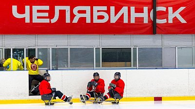 Ветераны СВО Челябинской области пробуют свои силы в следж‑хоккее