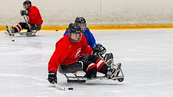 Ветераны СВО Челябинской области пробуют свои силы в следж‑хоккее