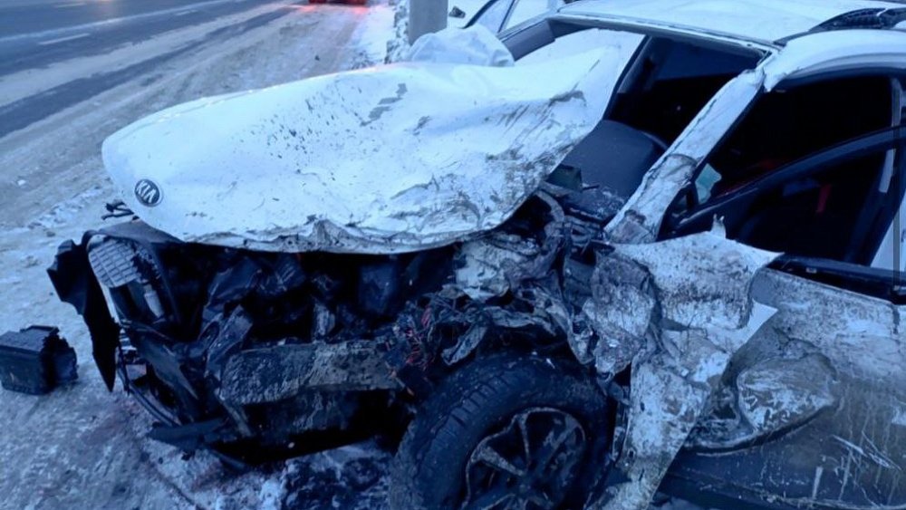 В Челябинске три человека пострадали при столкновении Kia и Renault