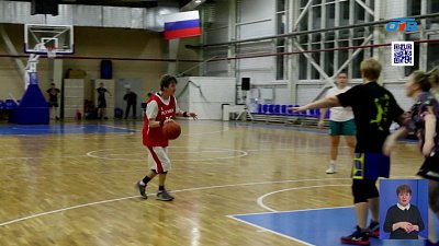 Челябинская пенсионерка играет в баскетбол