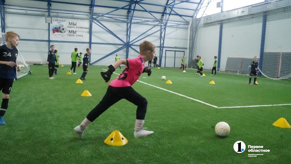 В Челябинске запустили крытый футбольный манеж на стадионе «Сигнал»