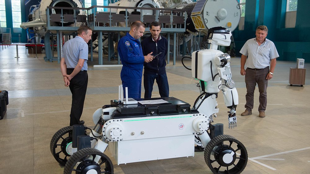 Магнитогорский робот «Марфа» успешно прошел испытания у космонавтов