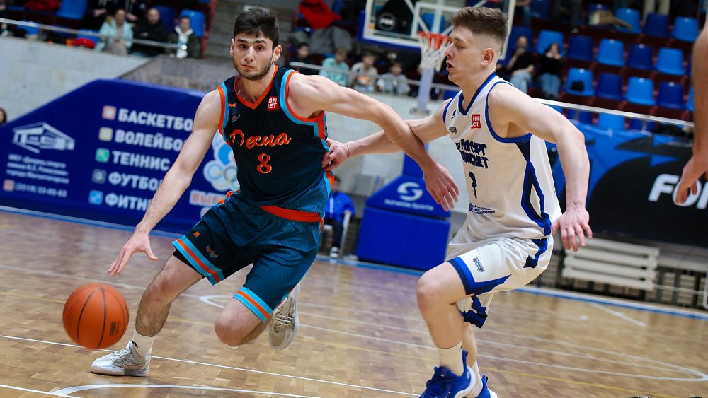 Баскетбольный клуб «Металлург-Челбаскет» дважды победил «Десну» в Высшей лиге