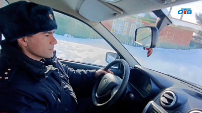 В Еткульском районе участковый вынес пенсионерку из горящего дома