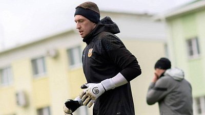 Футбольный клуб «Челябинск» арендовал вратаря с «зимней» фамилией