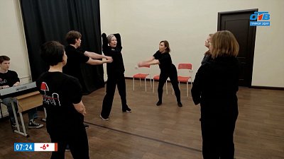 О Плейбэк-театре «Абажур» в рубрике «Театральная шпаргалка»