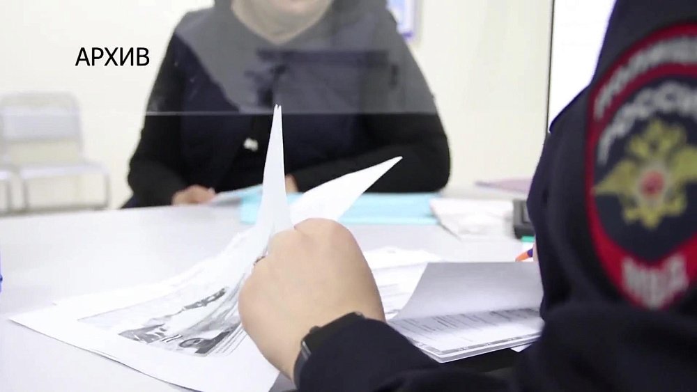 В Челябинской области троих мигрантов лишили вида на жительство