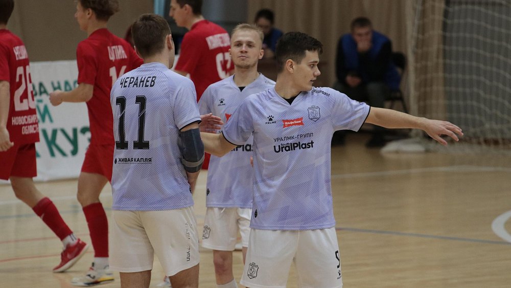 Мини-футбольный клуб «Южный Урал» двумя победами завершил выезд в Сибирь