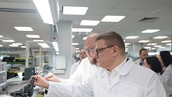Алексей Текслер ознакомился с передовыми технологиями ульяновских приборостроителей