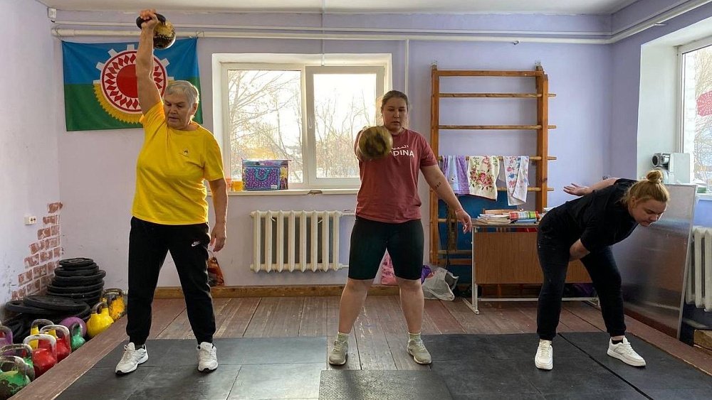 73‑летняя чудо‑бабушка 236 раз подняла гирю на соревнованиях в Челябинской области