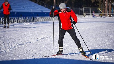 Замгубернатора Александр Козлов выполнил нормативы ГТО на «Лыжне России» в Челябинске