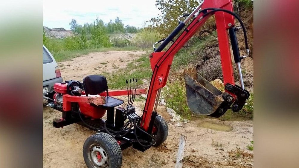 Экскаватор ручной сборки отправили из Челябинской области в зону СВО