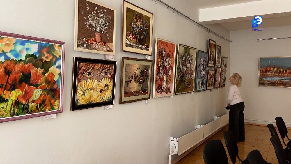 Выставка зажигательных картин открыта в ДНТ
