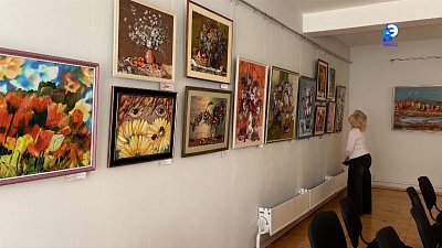 Выставка зажигательных картин открыта в ДНТ