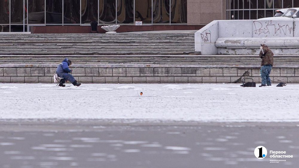 «Это пипец» — спасатель отреагировал на отказ рыбаков покидать лед