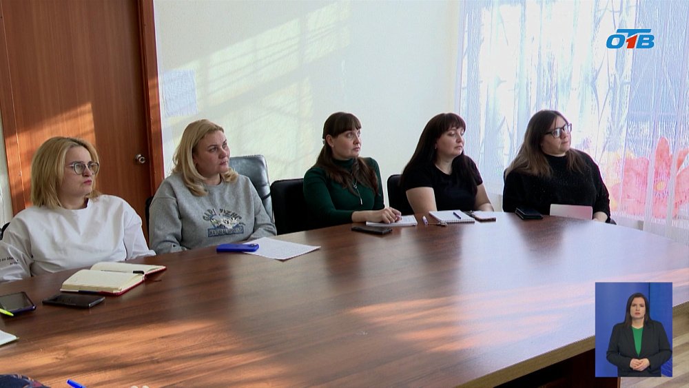 В Челябинске соцработников учат спасать семьи от зависимостей