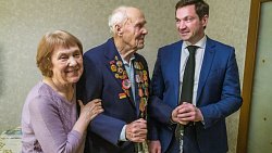 Бывшему пехотинцу из Челябинска вручили медаль в честь 80‑летия Победы