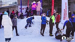 В Челябинском городском бору прошли массовые состязания на коньках