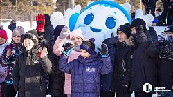 В Челябинском городском бору прошли массовые состязания на коньках