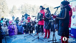 В Челябинском городском бору прошли массовые состязания на коньках