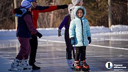 В Челябинском городском бору прошли массовые состязания на коньках