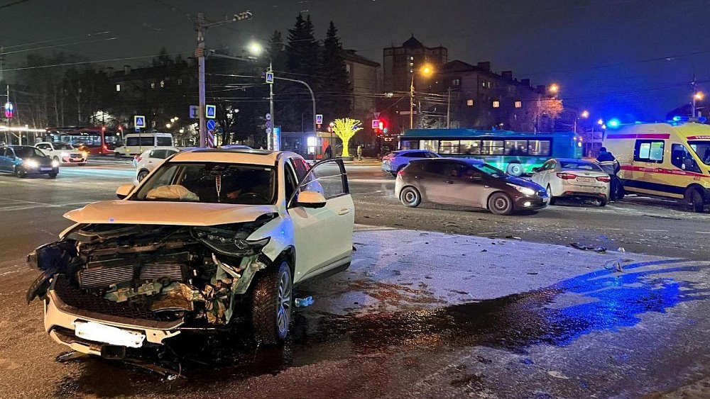 Женщина и ребенок пострадали в ДТП в центре Челябинска