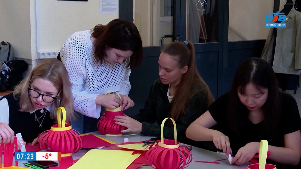 Традиции китайского Нового года в сюжете «Мастер-класс по китайским фонарикам»