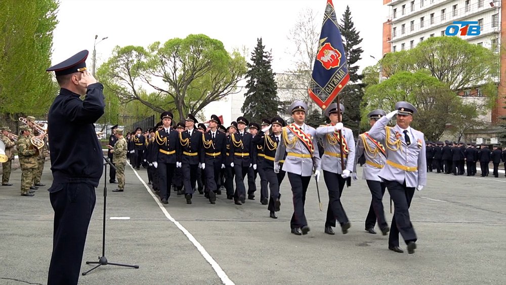 В областном полицейском главке прошел традиционный строевой смотр