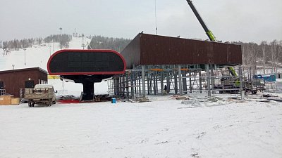 На ГЛК «Солнечная долина» начали монтаж новой канатной дороги