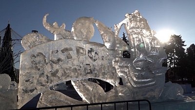 В Челябинске начали демонтаж ледового городка на площади Революции