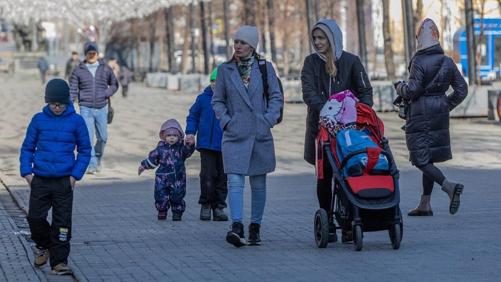 Жители Челябинской области получают повышенное единое пособие на детей