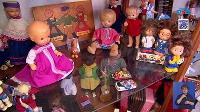 В Челябинске работает музей-квартира антикварных игрушек