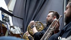 Челябинцы увидели, как артисты «читают» музыку