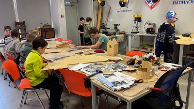 Юные миасцы учатся столярному делу