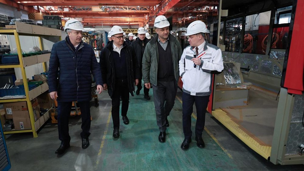 Артем Жога и Алексей Текслер посетили Челябинский завод электротранспорта