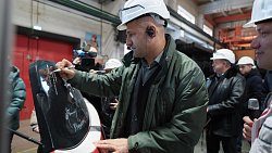 Артем Жога и Алексей Текслер посетили Челябинский завод электротранспорта