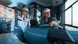 Артем Жога и Алексей Текслер посетили Челябинский завод электротранспорта