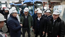 Артем Жога и Алексей Текслер посетили Челябинский завод электротранспорта