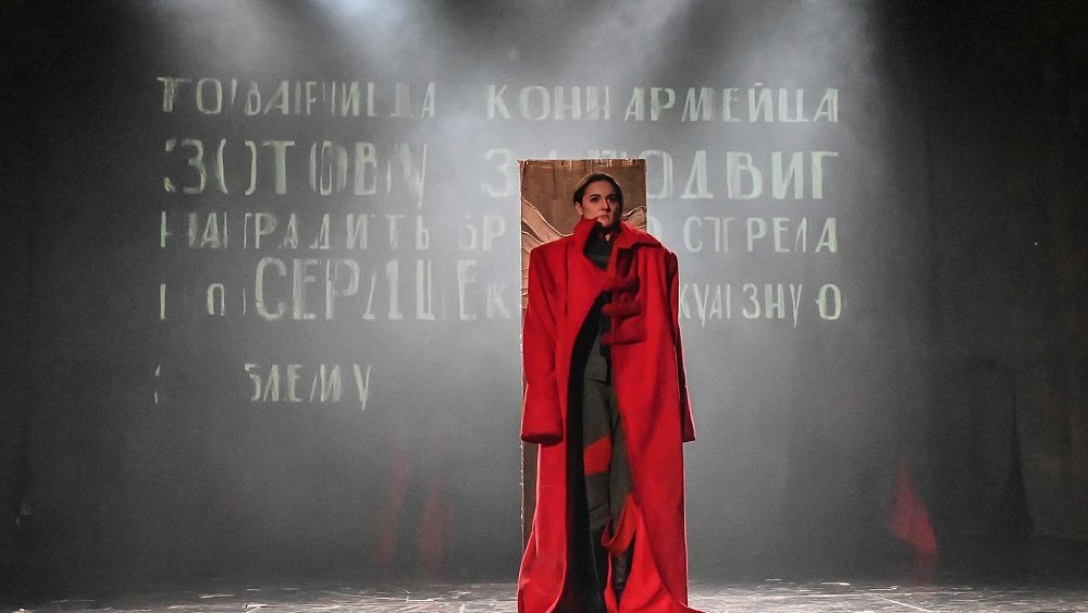 Гражданская война и чуждый мир. В Камерном поставили «Гадюку» Толстого