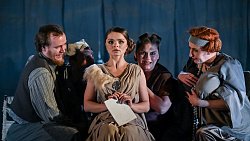 Гражданская война и чуждый мир. В Камерном поставили «Гадюку» Толстого