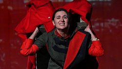 Гражданская война и чуждый мир. В Камерном поставили «Гадюку» Толстого